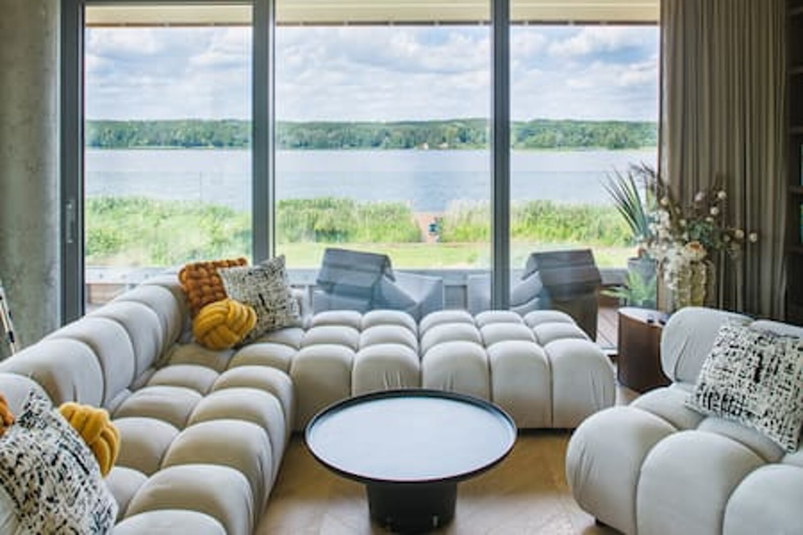 Stylish Waterfront Apartment - BOOK IT Warsaw